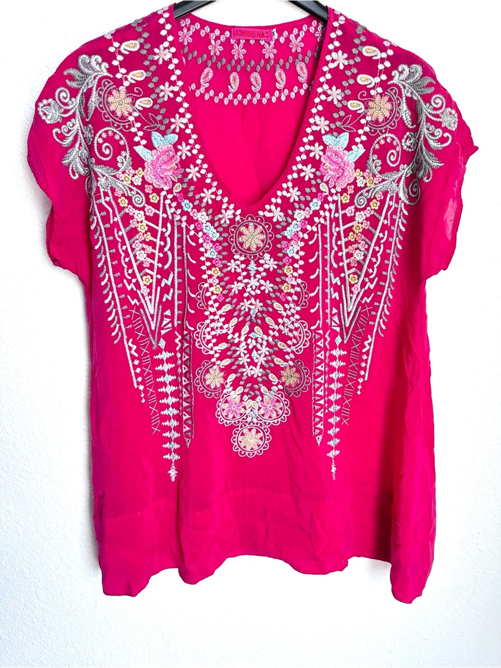Johnny Was pink Vneck Tunic Embroidered Top size Medium